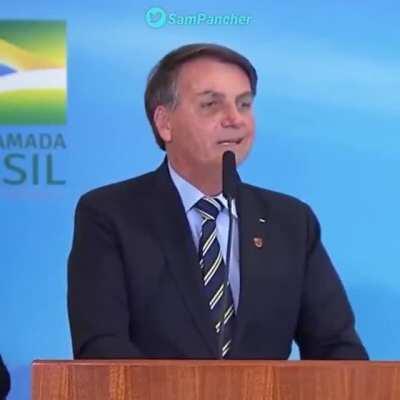 Em um país que ainda não extinguiu o trabalho em condições degradantes, Bolsonaro elogia o trabalhador rural que trabalha “de segunda a domingo”, &quot;às vezes 24 horas por dia, sem reclamar&quot;.