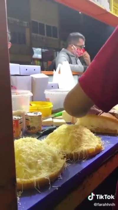 keju dengan topping martabak