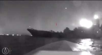 Footage of a Ukrainian usv drone with 1000lbs warhead hitting a Russian ship this morning