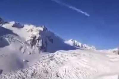 Fox Glacier, New Zealand 2019. Unknown Object with incredible speed shoots over Helicopter. No plane in ~25km range. 240p Camera.