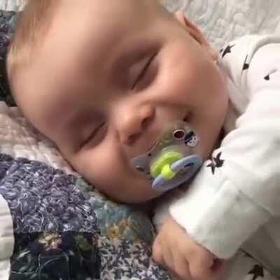 This baby is asleep but whenever his mom laughs, he recognises her voice, imitates her and laughs as well. (Better with sound on)