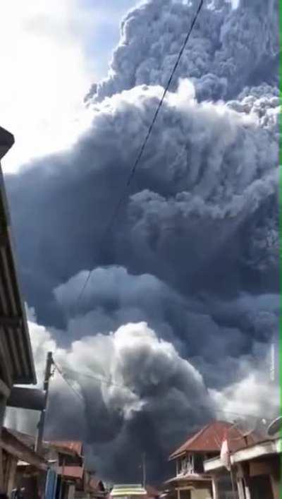 Sinabung volcano in North Sumatra, Indonesia has erupted with a height of ash reaching 5000 meters.