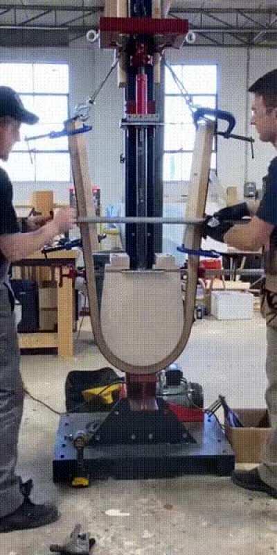 Bending process of wood after steaming