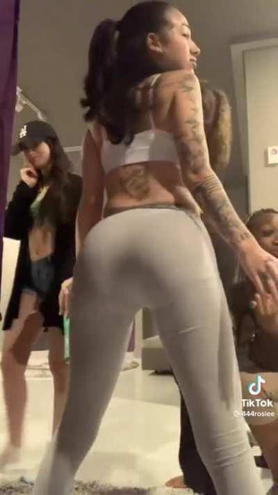 Bhad Bhabie twerking on TikTok 👍