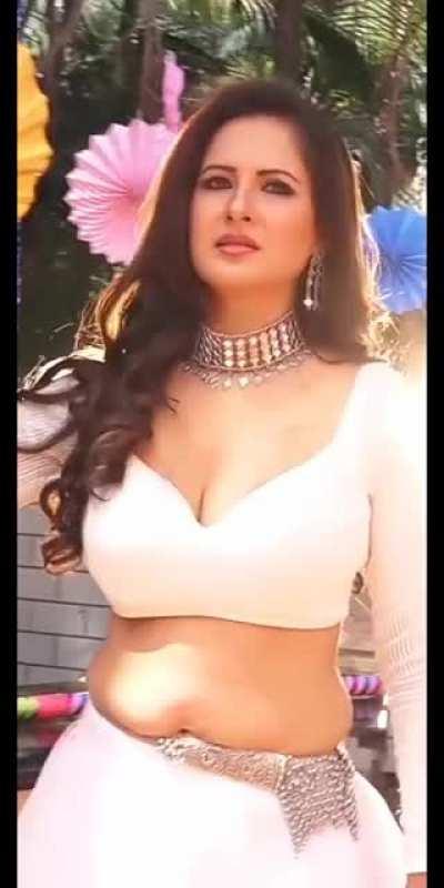 Puja Banerjee hot milf body