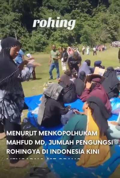 Emak-emak di Aceh mencoba mengusir pengungsi Rohingya