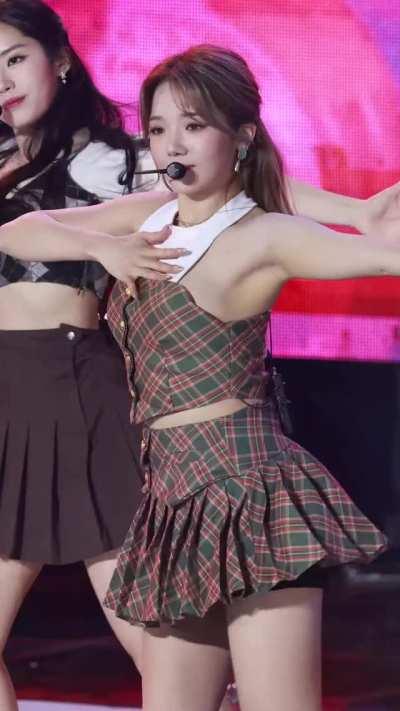 Fromis_9 - Jisun's Sideboob