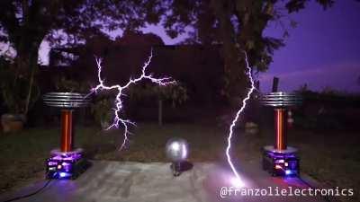 Man uses Tesla coils to play a-ha's Take on me