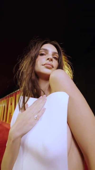 Emily Ratajkowski 