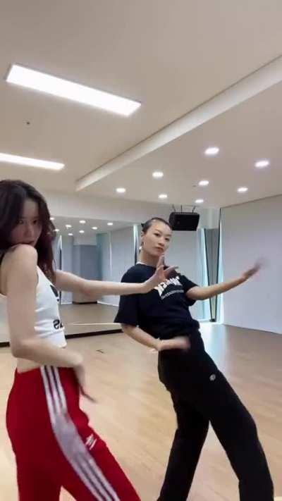 [211216] Yujin & 1gmood TikTok update: God Is A Dancer (Mabel)