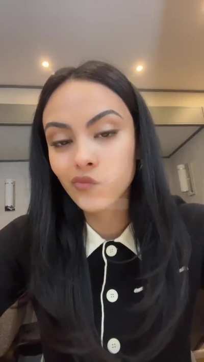 Camila Mendes