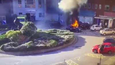 Liverpool Women's Hospital: One dead in car explosion outside hospital. The taxi driver is a hero.