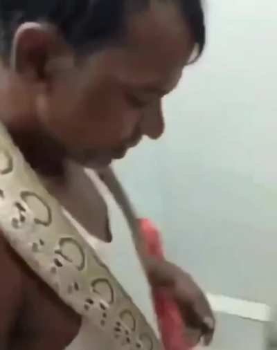 Bihar man walks into hospital with venomous Russell's Viper that bit him