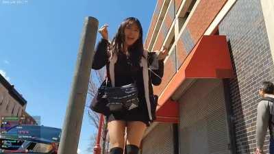 Jinnytty upskirt dance