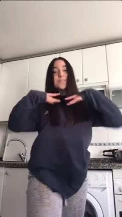 Me encontre a esta culona en tik tok, que les parece???