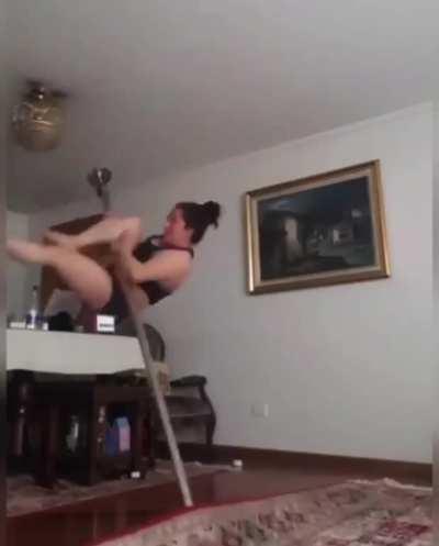 To give a amazing pole dance show