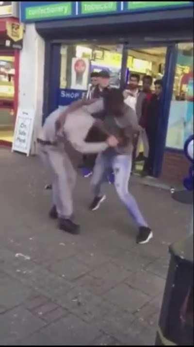 UK “mad lad” gets guillotine choked