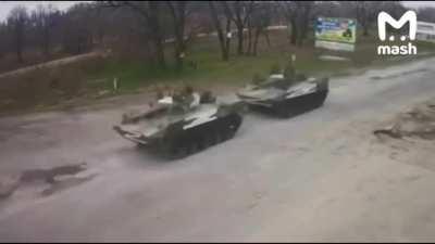 Russian forces invading Ukraine, but still somehow following traffic rules