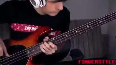 That's how you play those bass ! Such a heaven tune in my ears !