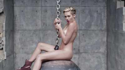 Miley Cyrus - Wrecking Ball (Uncensored)