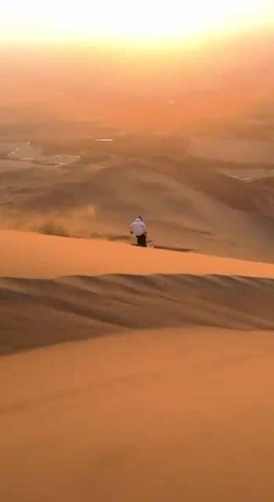 Amazing sand dune skie skills