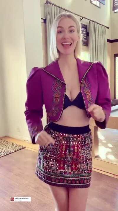 January Jones, 42