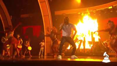 Kendrick lamar performance at the grammys 2016