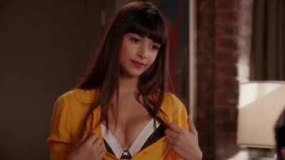 Hannah Simone