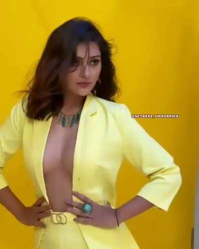 Reply if you guys noticed anything😜 ... Payal Rajput