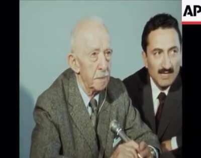 İsmet İnönü giving an interview to foreign press. Translator is Bülent Ecevit.