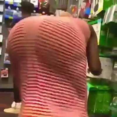 Big Booty Baddie Ass Clapping In GameStop ! 🔥🍑👏🏽🐐🐐