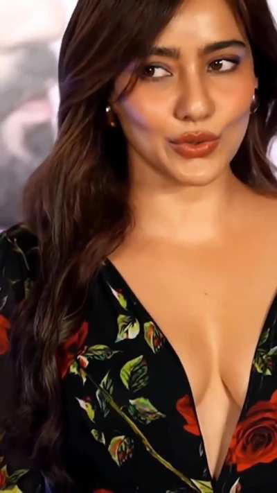 Neha Sharma Cleavage Closer Look 👀🥵