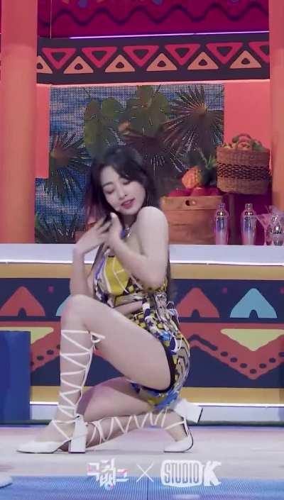 Jihyo - yellow, blue &amp;amp; white top, shorts, alcohol free performance