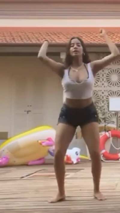 Janhavi Kapoor dancing and showing her very hot figure and her ass and tits bouncing 🥵🥵💦💦