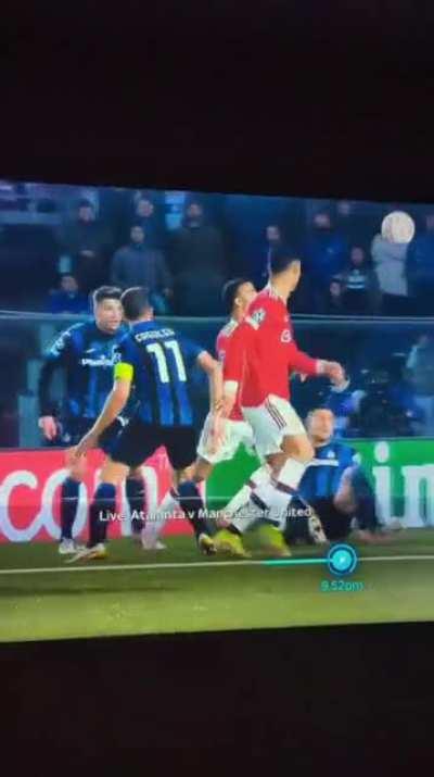 Potential handball by Mason Greenwood (Man Utd) in the build-up to Cristiano Ronaldo's 2nd goal vs. Atalanta