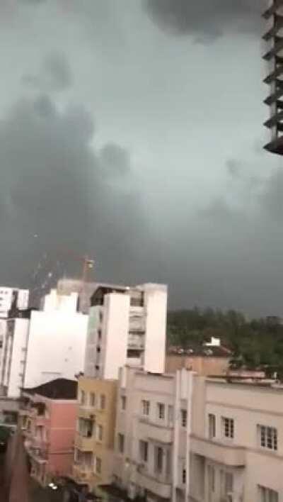 Ciclone bomba chegando aqui em Blumemau - SC