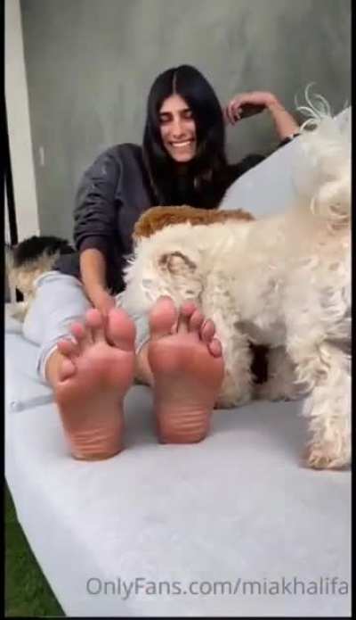 Mia khalifa feet