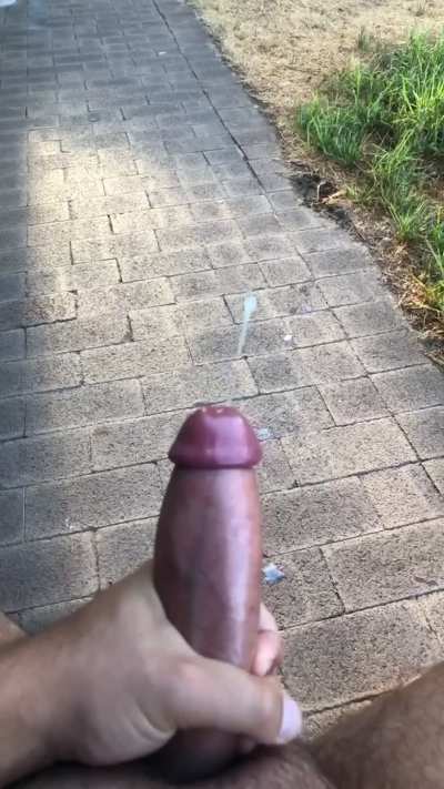 Stroking my thick cock and blowing a huge load in the backyard 😉😋💦