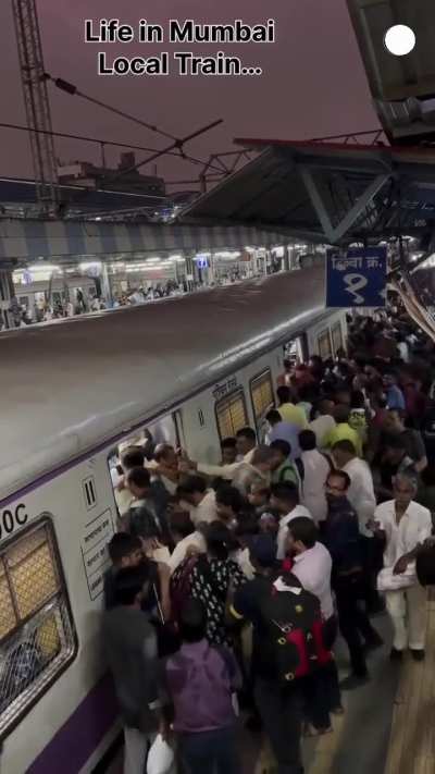 Mumbai train 🚆 rush 