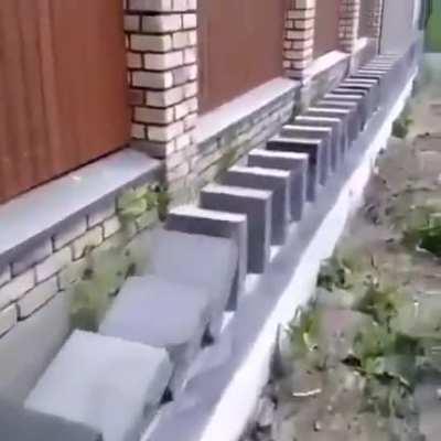 These bricks falling over each other (Watch till the end)