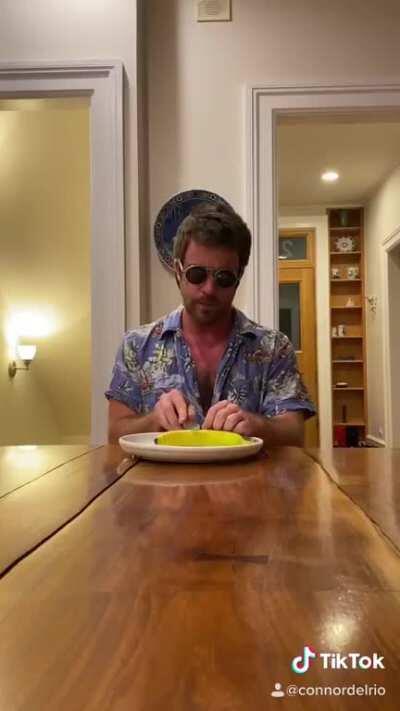 HOW RICH PEOPLE EAT DINNER