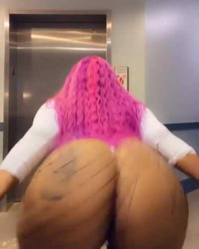 Heyghettobarbie twerk 😍🍑🍑💗