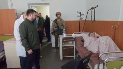 Risking assassination by going outside, Volodymyr Zelenskyy still went out today to visit injured Ukrainians in hospital