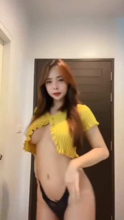 Hot 🔥 Thai girl 💛