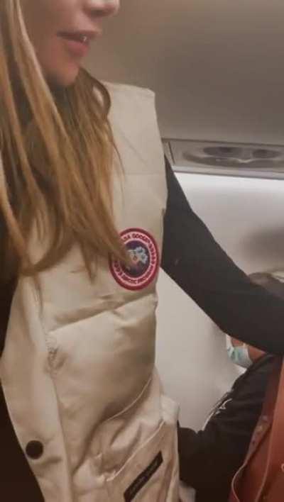 Woman freaks out because other passengers are leaving the plane before her