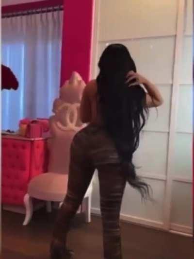 Nicki shakes her fat ass