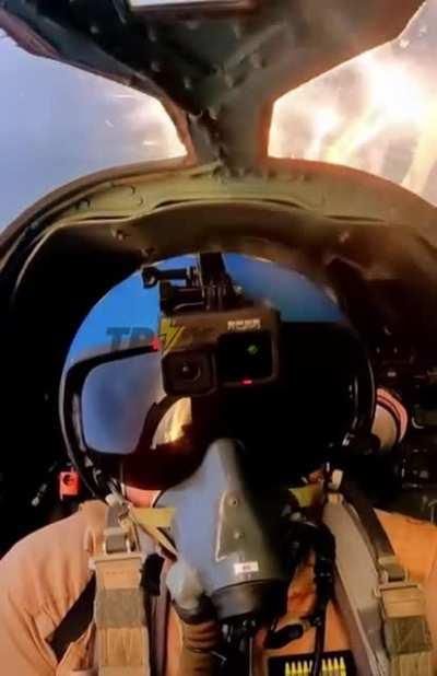 Very rare footage: Su-25 cockpit view.