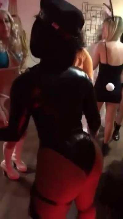 Demi shaking her big ass