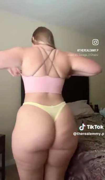 Emmy the PAWG ❤️ 