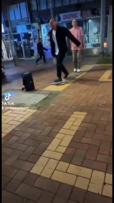 Funny Drunk Interactions of a Busker on Cuba Street 🇳🇿